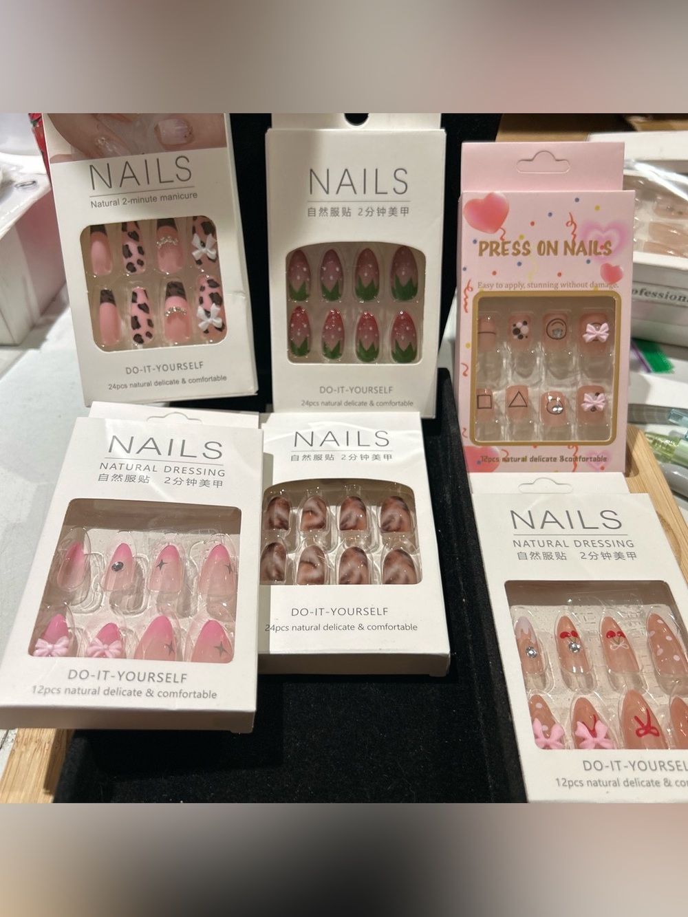 6 pcs of Press-On Nails Set – Do-It-Yourself Natural Dressing